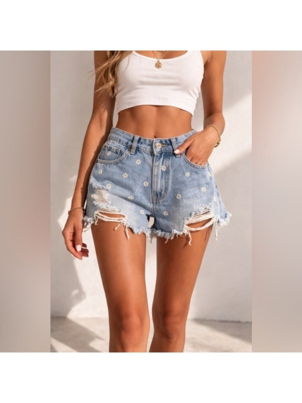Tamnoon Denim Women’s Light Wash Daisy Embroidered Distressed Shorts Size 44